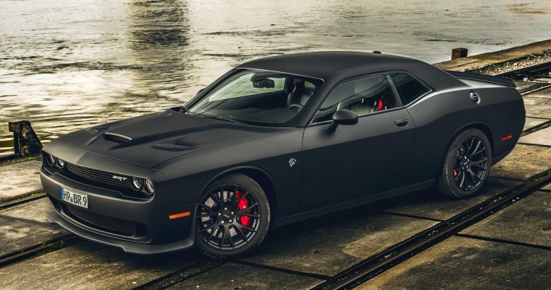 Dodge challenger srt8 hellcat