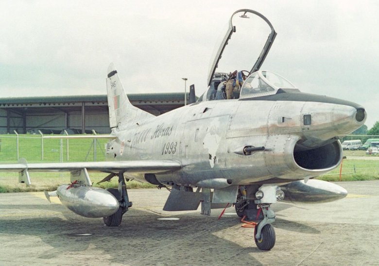 Republic f-84f thunderstreak