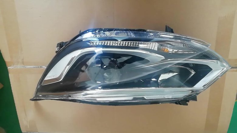 Фара правая mercedes benz