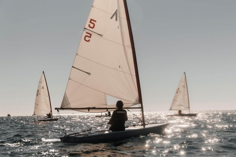 Парусная лодка