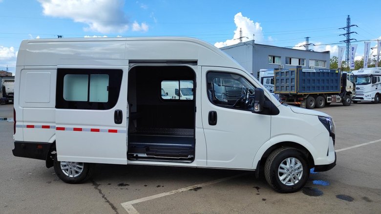 Цельнометаллический фургон dongfeng k33-561