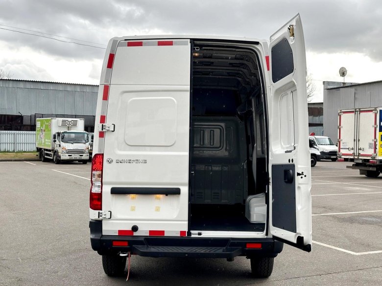 Донг фенг цельнометаллический фургон