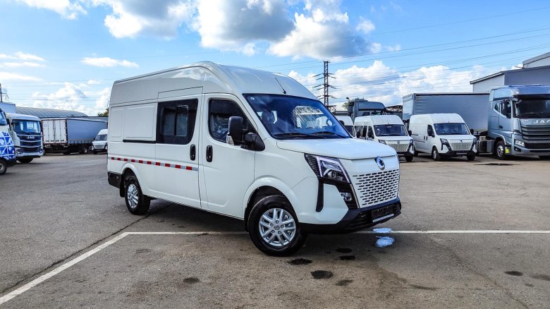 Микроавтобус 2024