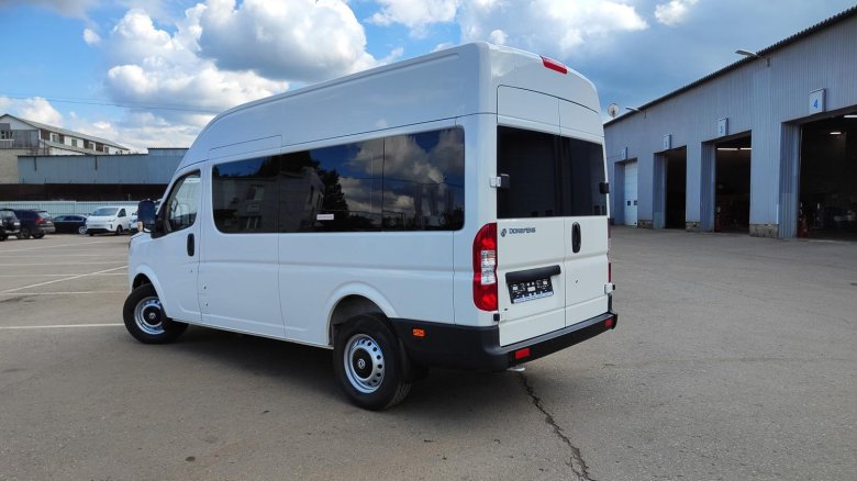 Микроавтобус 2024