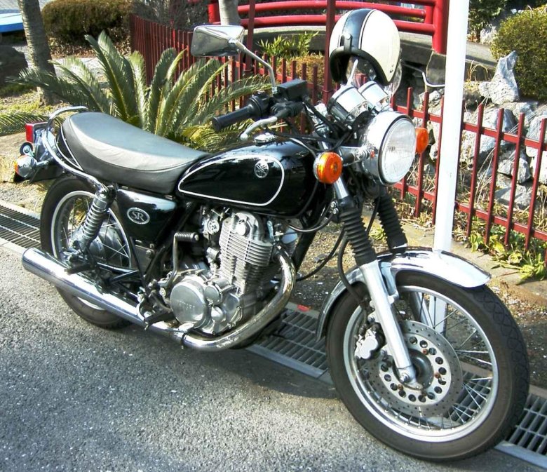 Yamaha sr600