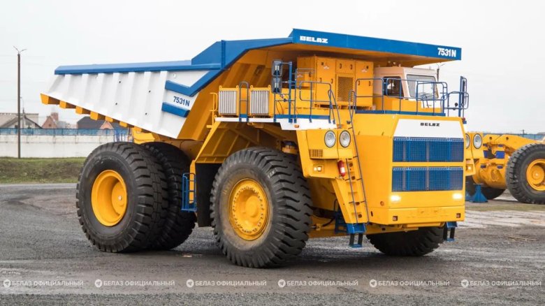 Карьерный самосвал белаз