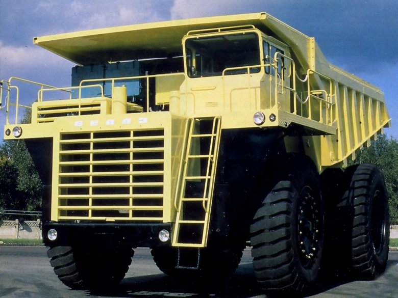 Карьерный самосвал белаз