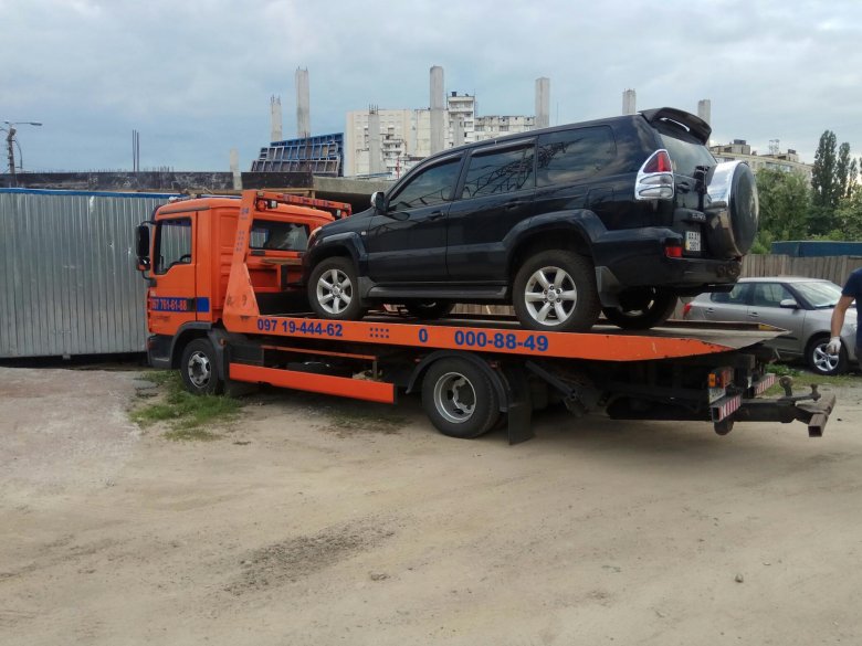 Прадо 120 на эвакуаторе