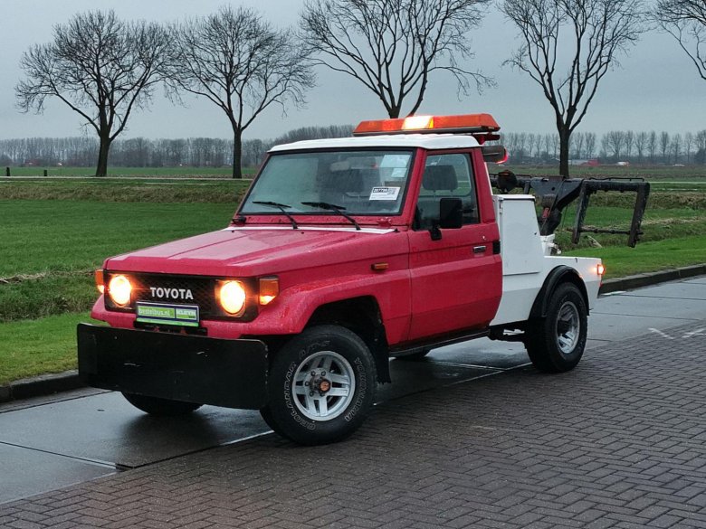 Toyota land cruiser 70