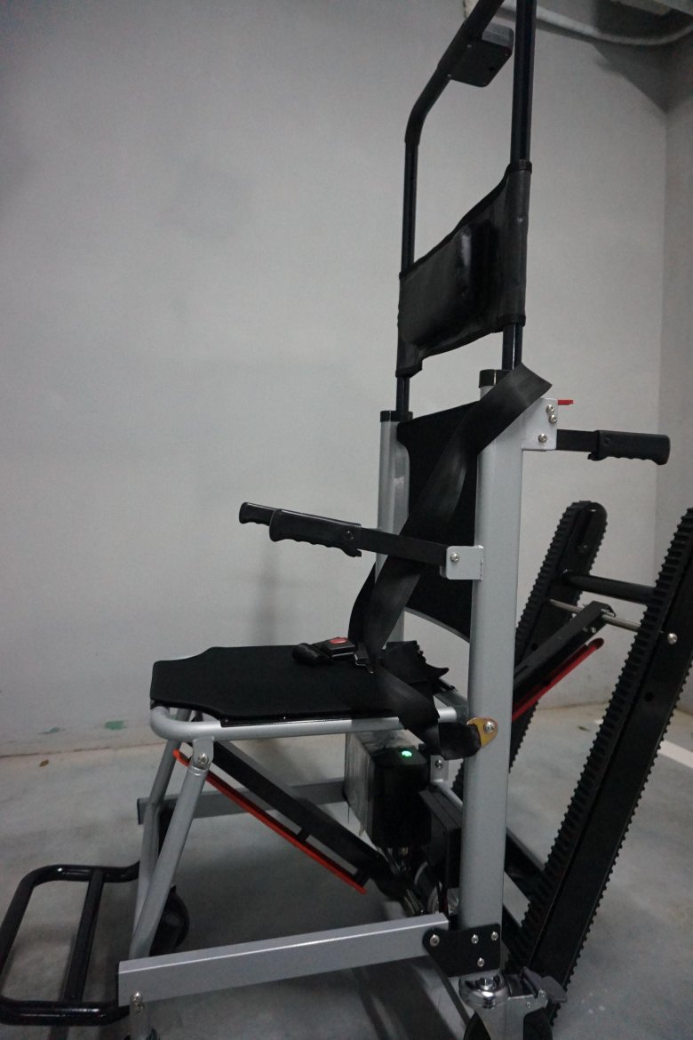 Лестничный подъемник для инвалидов