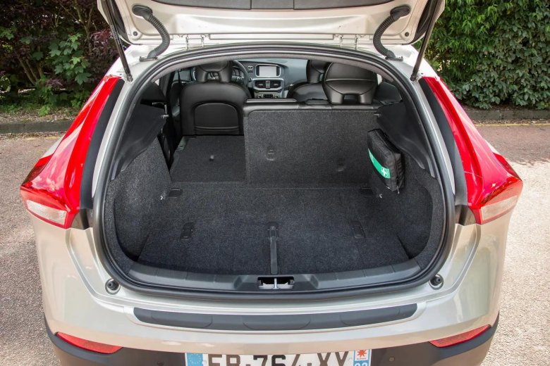 Volvo v40 багажник