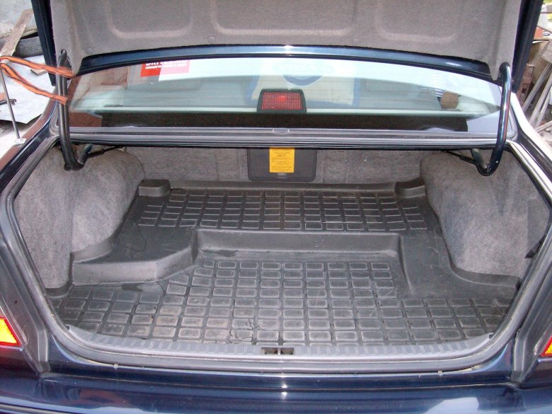 Седан багажник