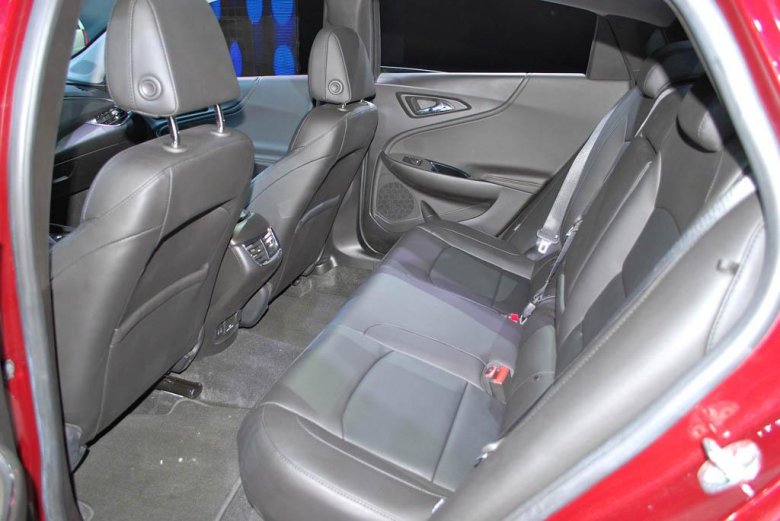 Chevrolet малибу 2013 салон сзади