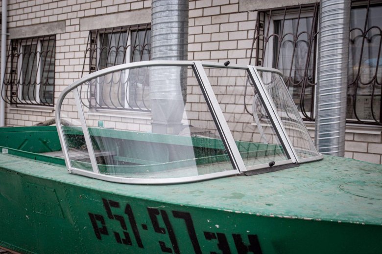 Ветровое стекло на лодку прогресс 4