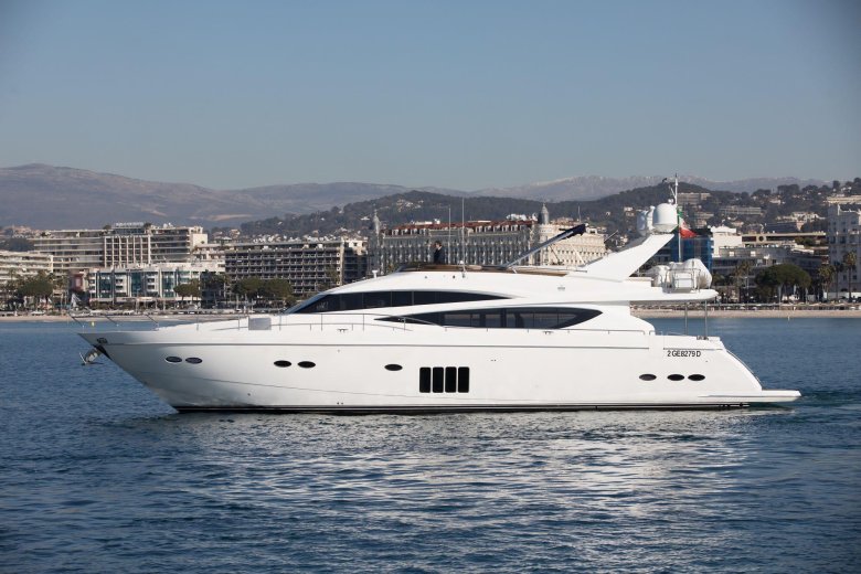 Яхта принцесса 21м