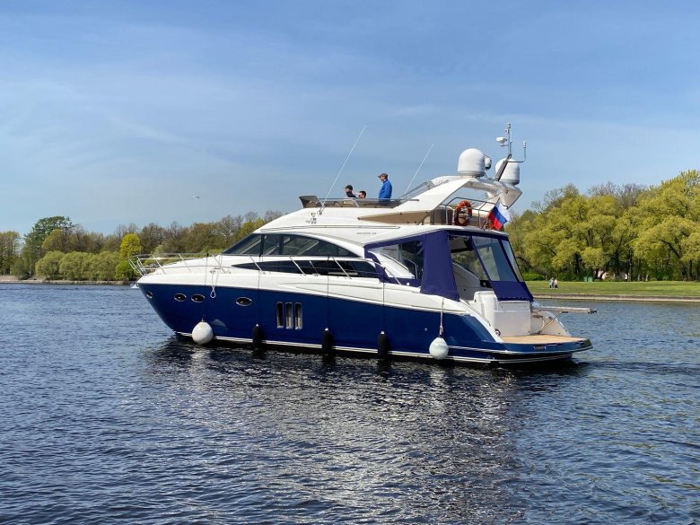 Моторная яхта