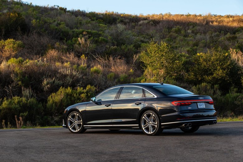 Audi s8 long