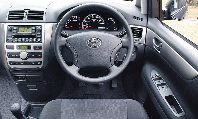 Тойота авенсис версо 2003