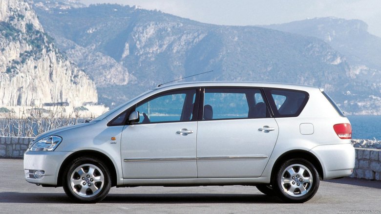 Toyota avensis verso 2001