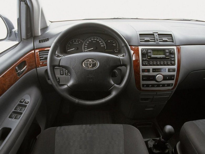 Toyota avensis verso 2001