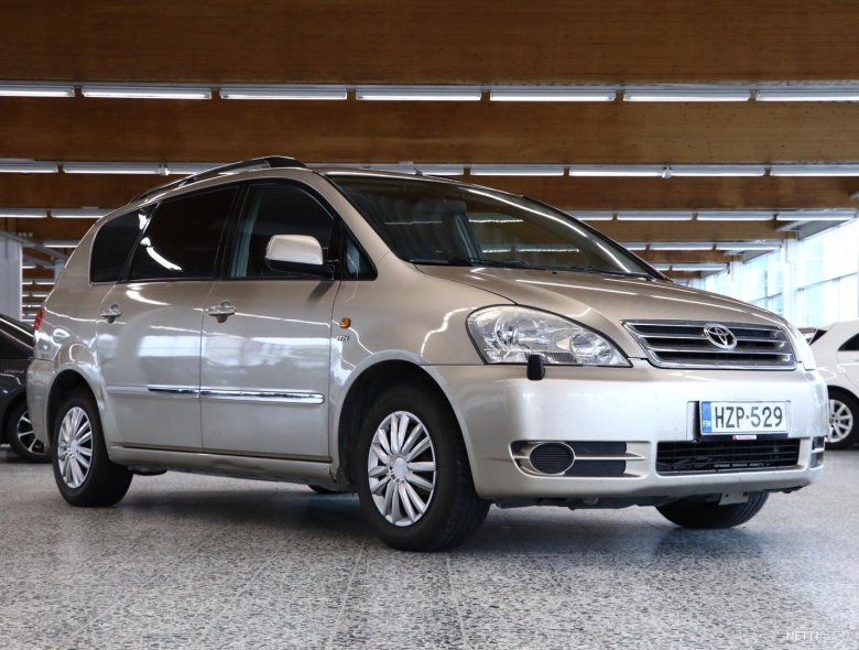 Тойота авенсис версо 2001