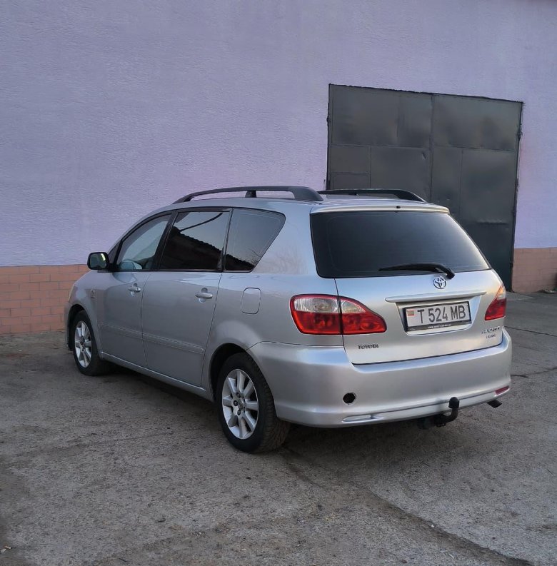 Toyota avensis verso 2003
