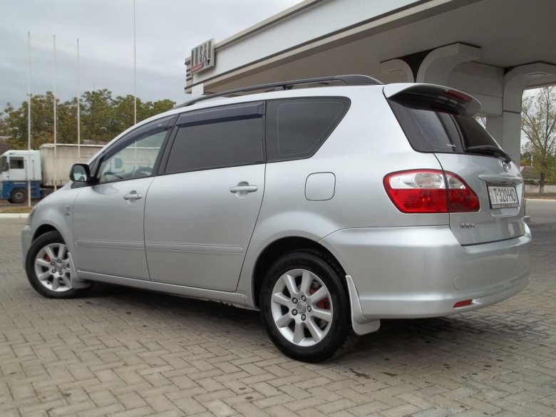 Toyota avensis verso 2003
