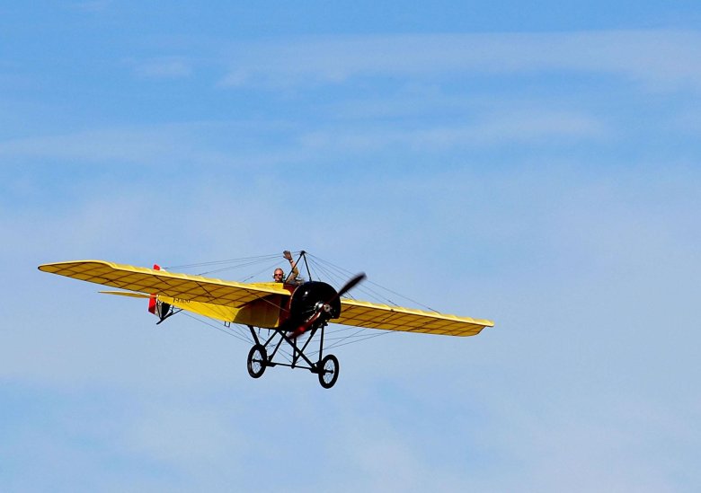 Моноплан самолет