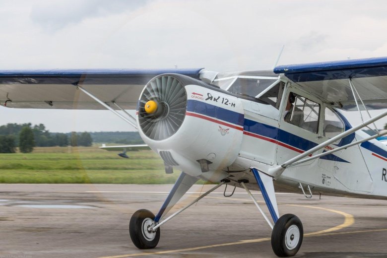 Самолет як 12