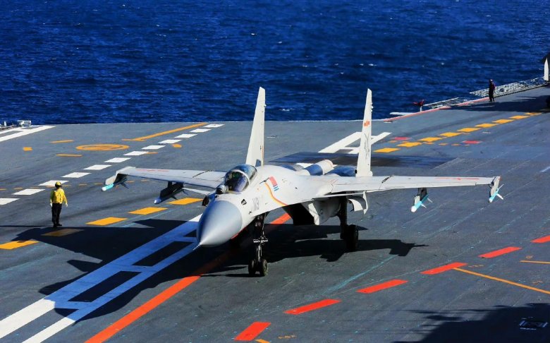 J-15 палубный истребитель