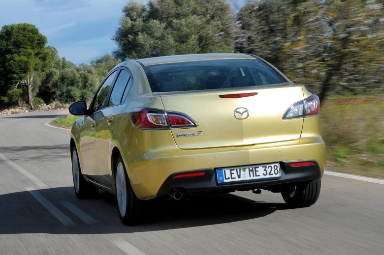 Мазда 3 седан 2010