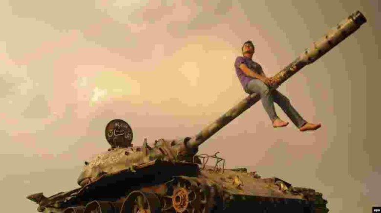 Человек на танке