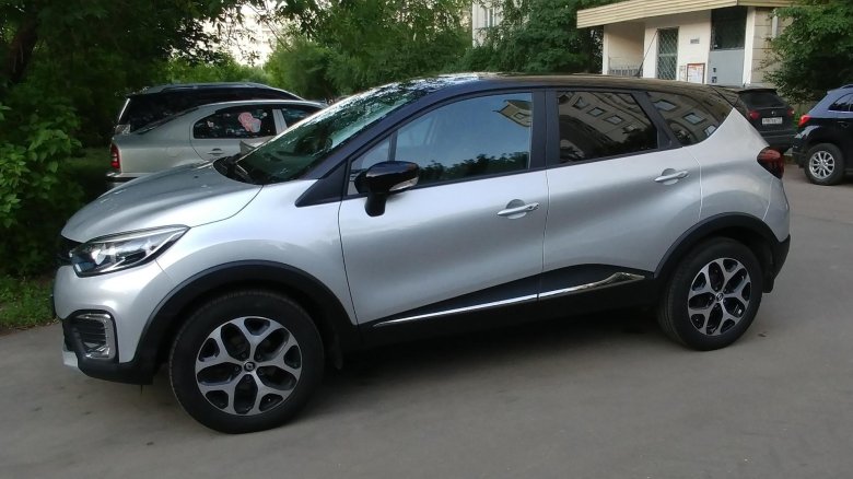 Рено каптур серебристый с черной крышей