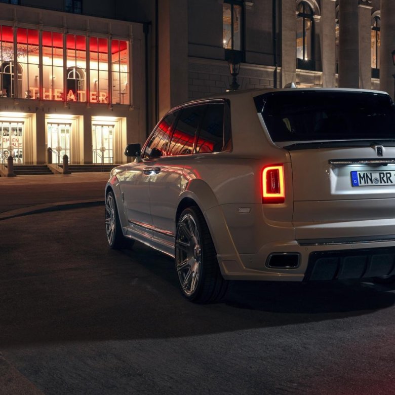 Rolls royce cullinan белый