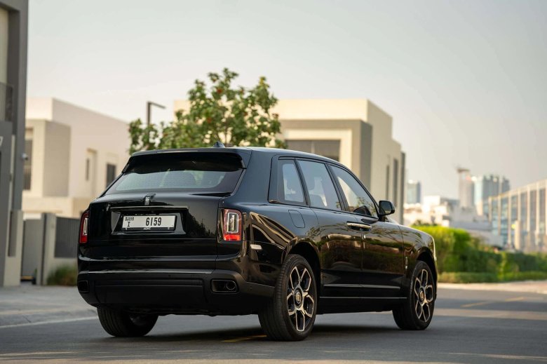 Rolls royce cullinan black