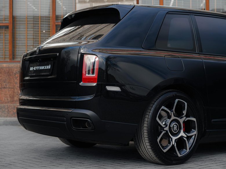 Rolls royce cullinan black badge