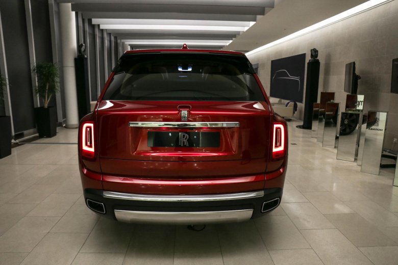 Роллс ройс куллинан 2024