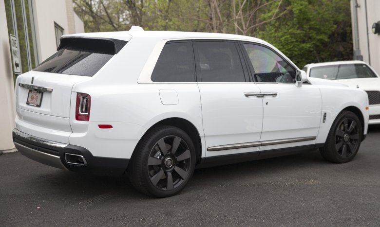 Rolls royce cullinan white