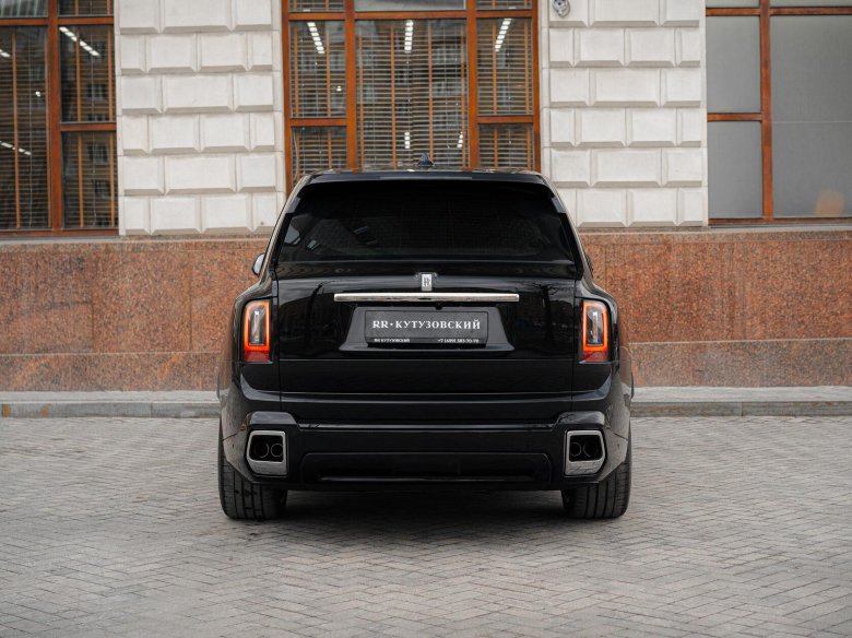 Rolls royce cullinan black
