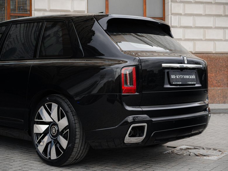 Rolls royce cullinan series ii