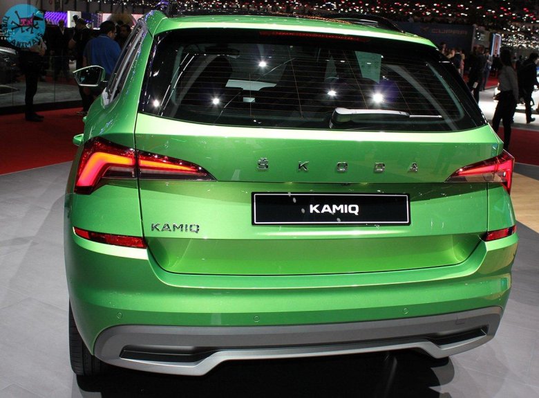 Škoda karoq сзади