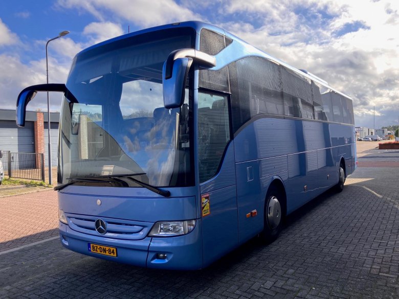 Автобус mercedes benz tourismo