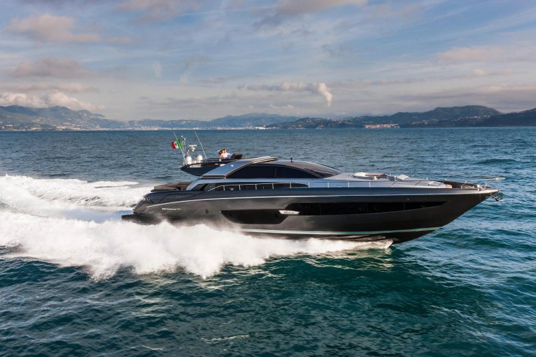 Yacht riva 88 domino