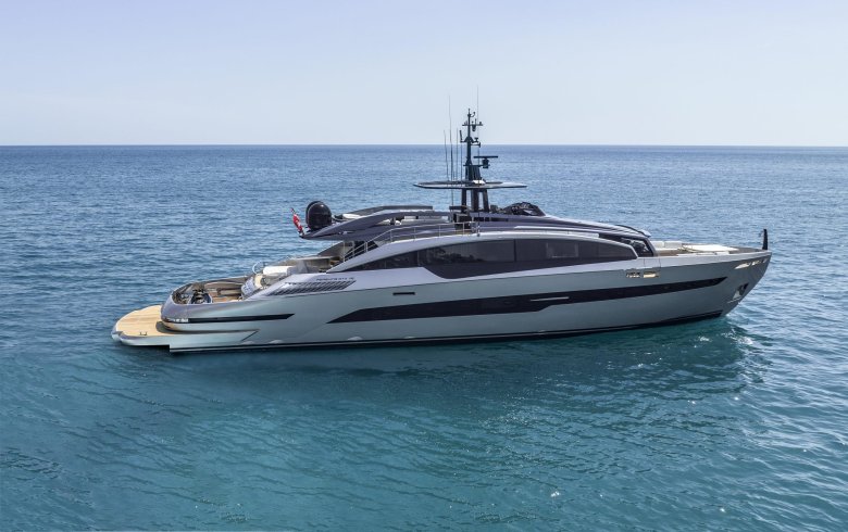 Яхта моторная першинг