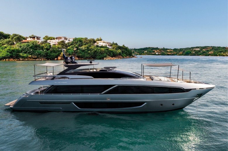 Яхта рива 86