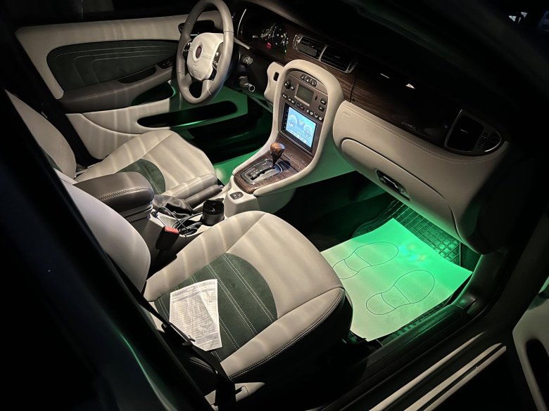 Амбиентная подсветка салона