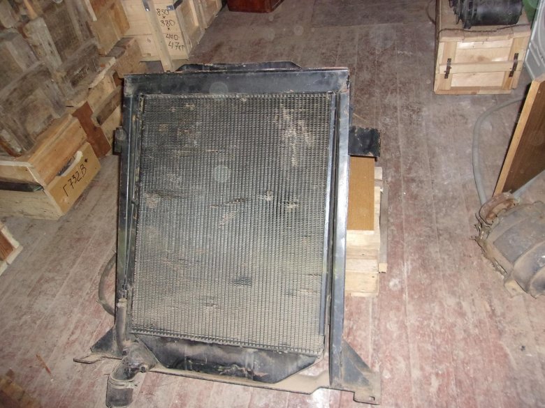 Радиатор охлаждения двигателя