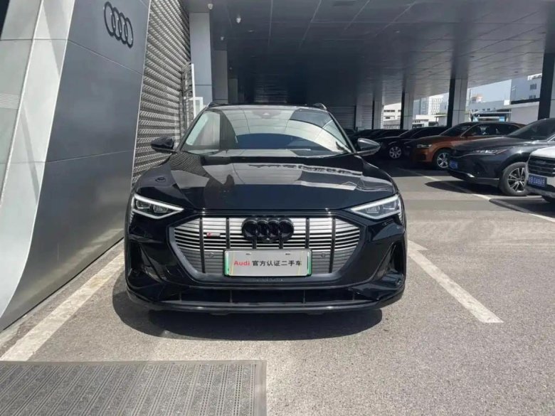 Черная ауди