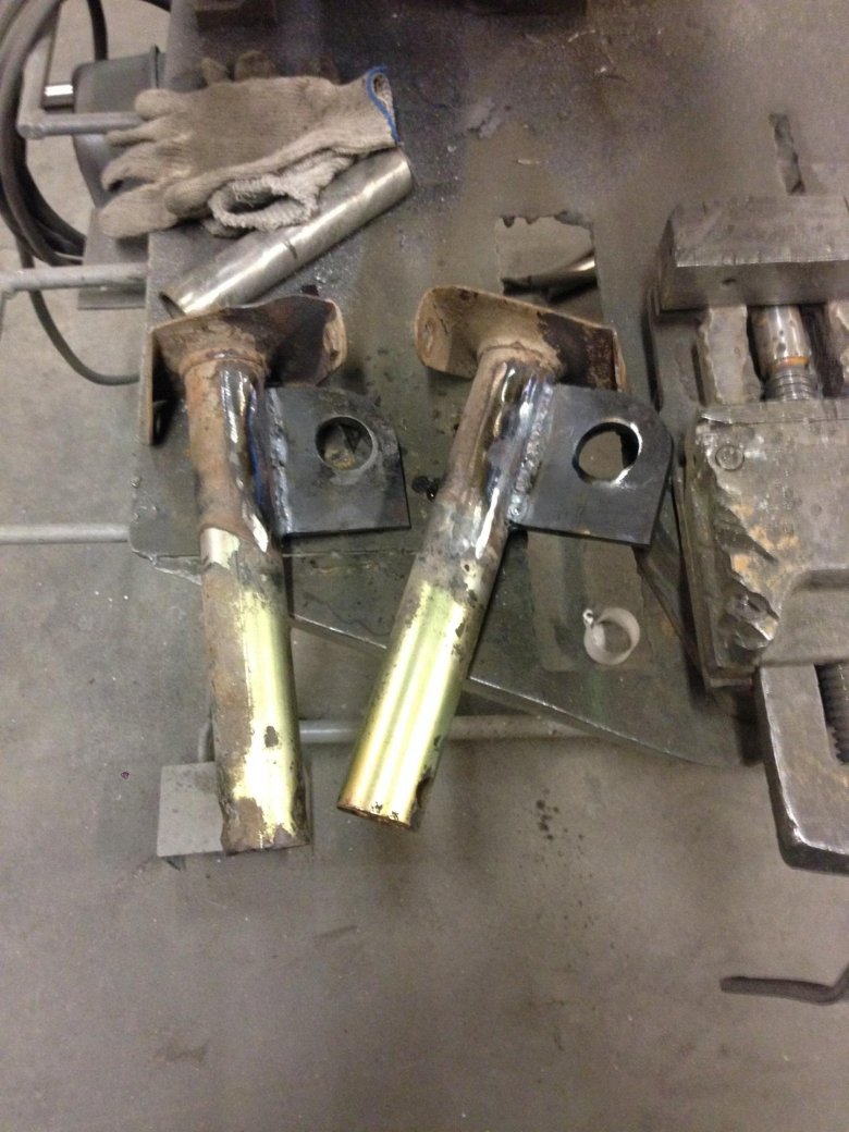 Буксировочная проушина