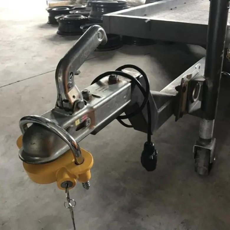 Блокиратор сцепного устройства прицепа